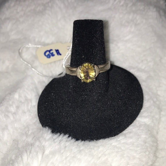 Canary yellow genuine crystal and sterling silver ring with whale tail bezel - Picture 1 of 4